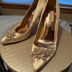 Badgley Mishka ivory satin pumps